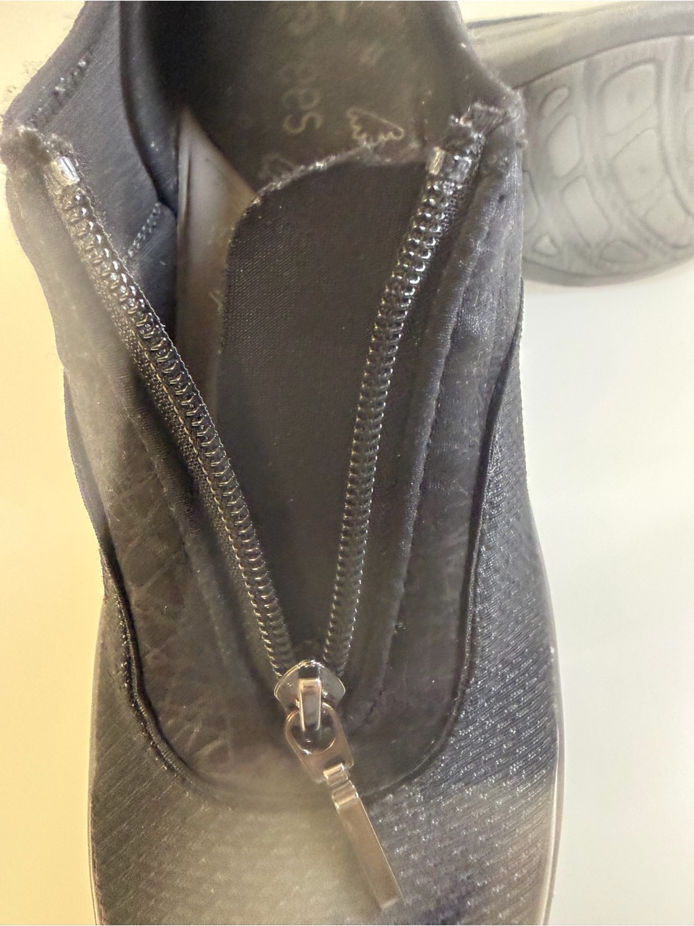 Bzees Black Slip-On Zip Comfort Wedges Sneakers Size 9.5 - Picture 9 of 12
